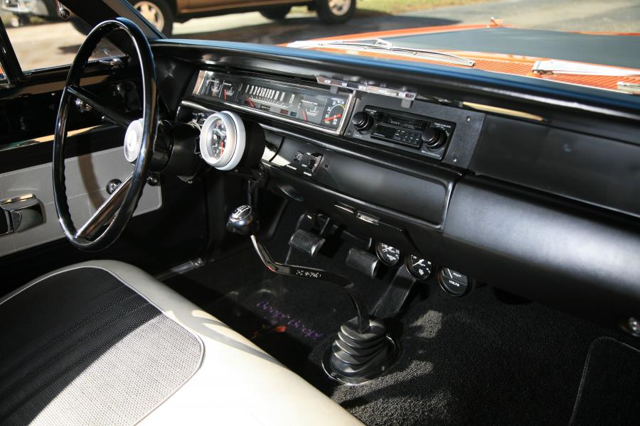  Plymouth Road Runner 426 Hemi 1968 года  (фото 5 из 9)